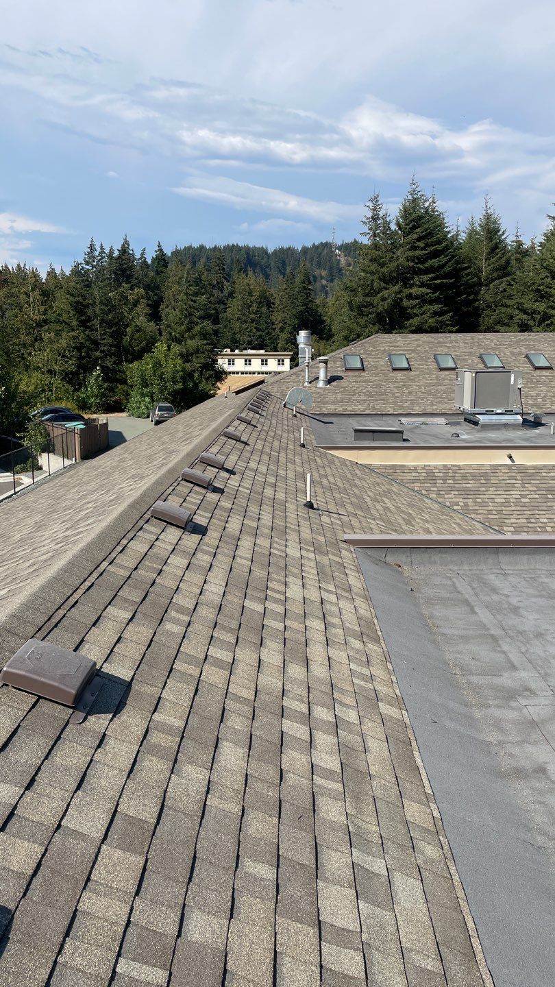 Residential ReRoofing Installation using OC Oakridge shingles by Top Notch Roofing Inc