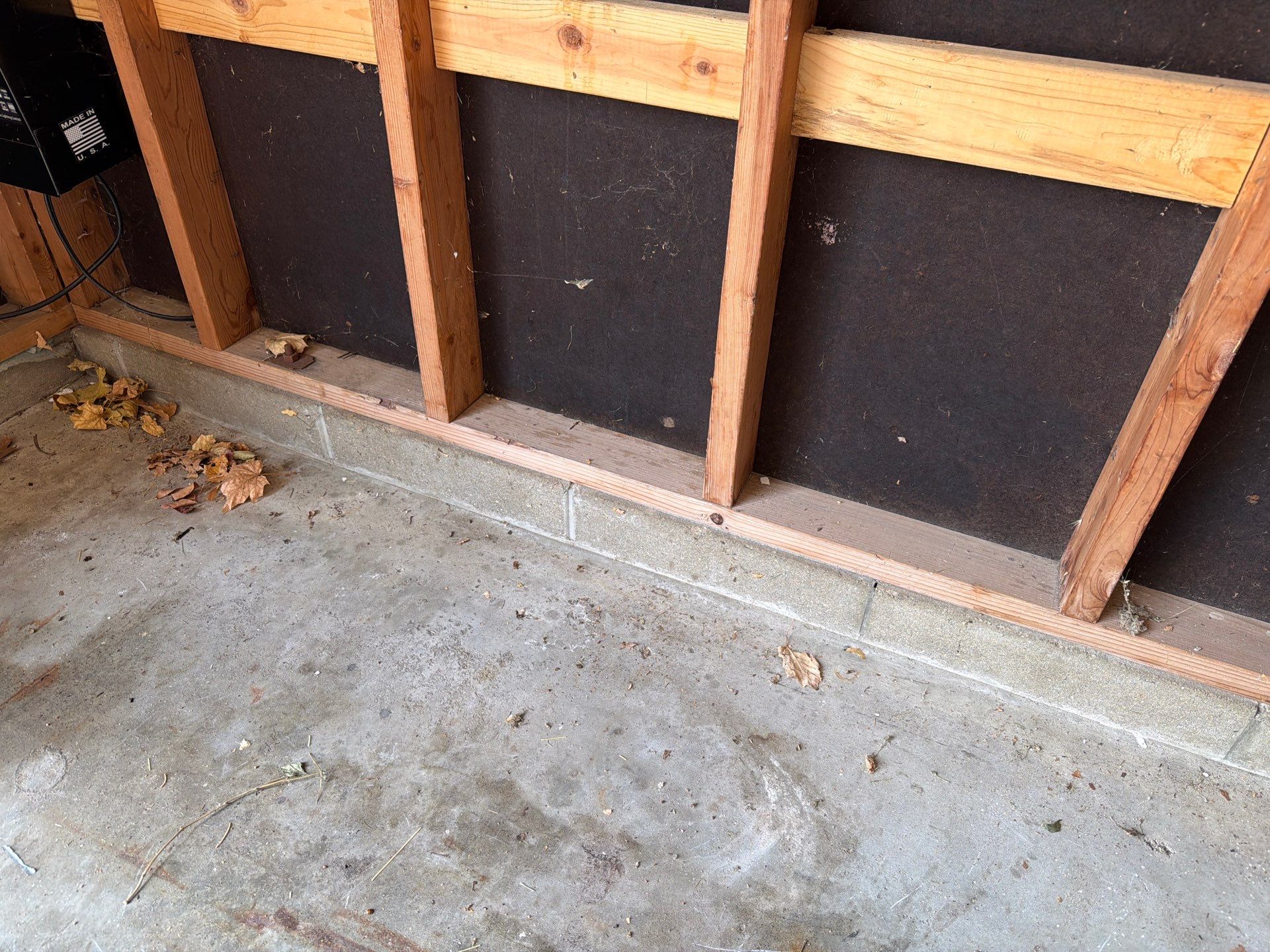 Sioux Falls Garage Floor Coating with Speckled Flake Finish by Select Painting, Coatings & Garage Cabinets