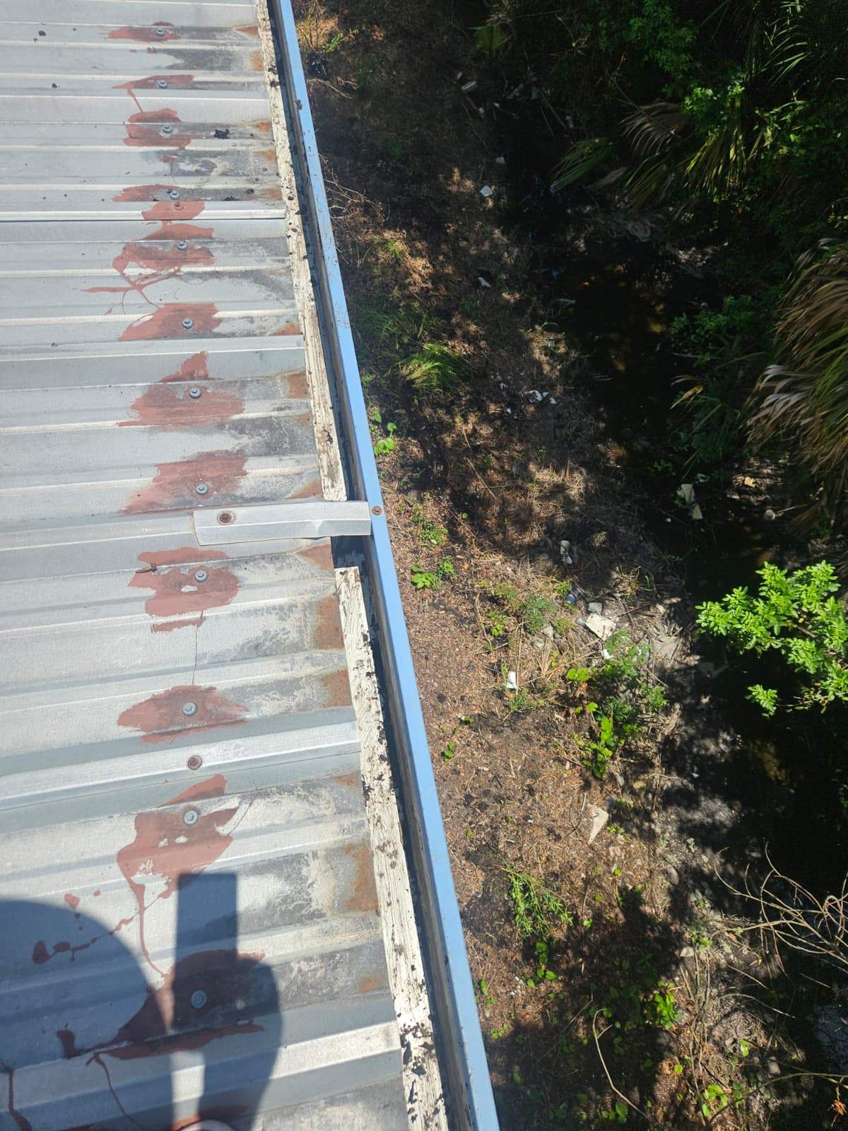 Clean Gutters and Seal Seams in Lakeland FL by Gutter Professors