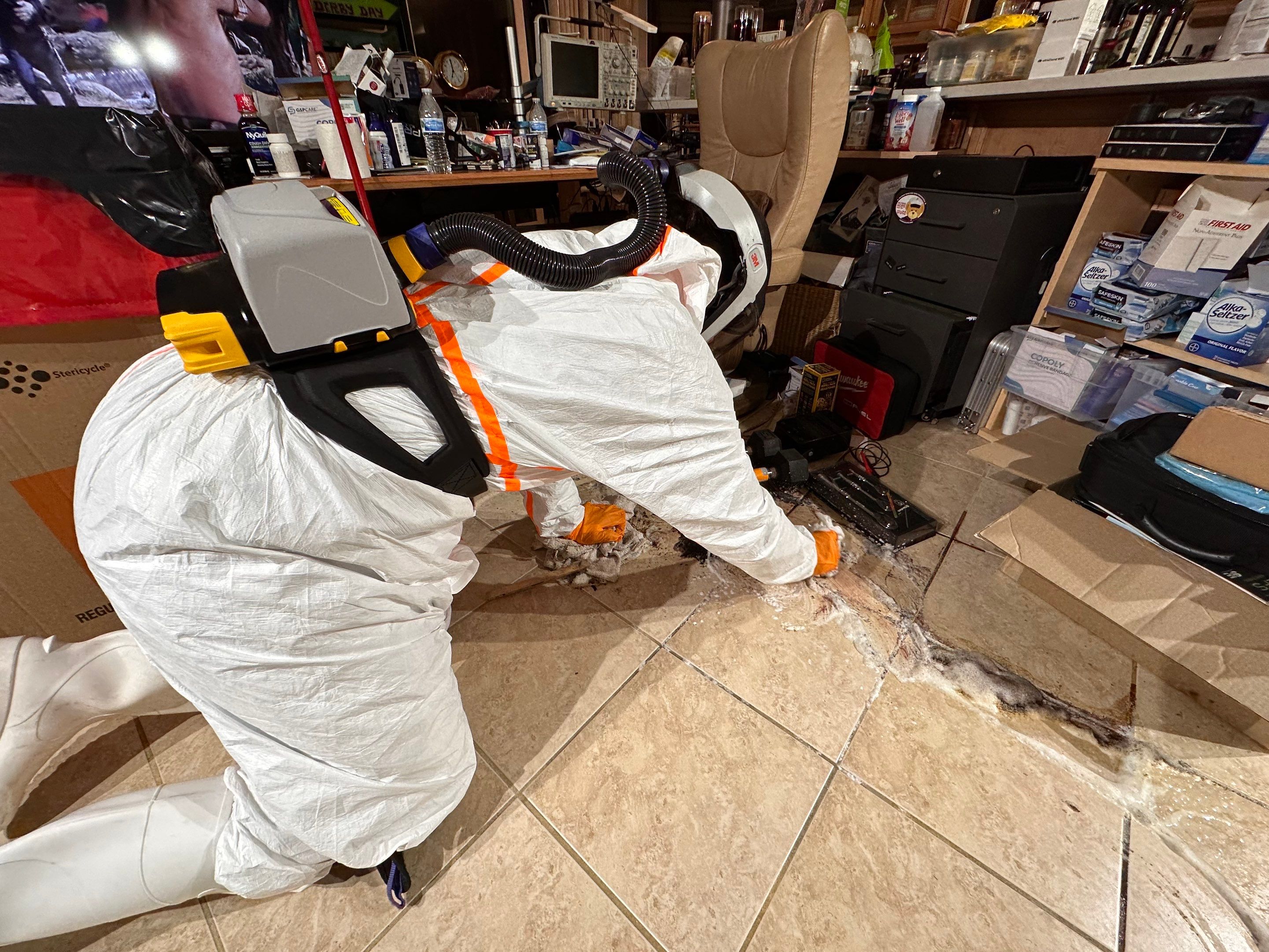 Suicide, Gunshot to the Chest, Living Room in Fort Myers by Sadie’s Pro Cleaning