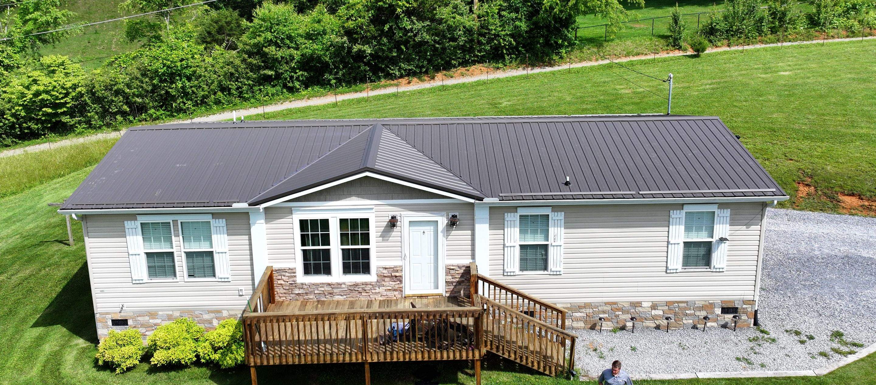 Williams Residence by Omnia Roofing