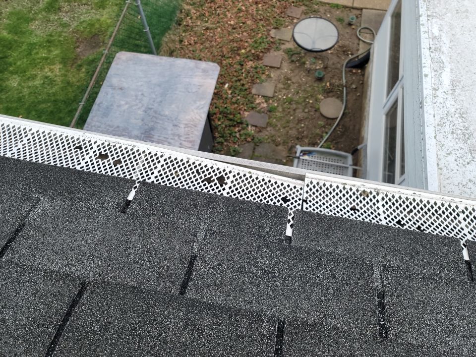 Brand: Atlas Pinnacle Color: Pristine Scotchgard Copper Canyon Drip: Musket Brown by Eagle Eye Roofing