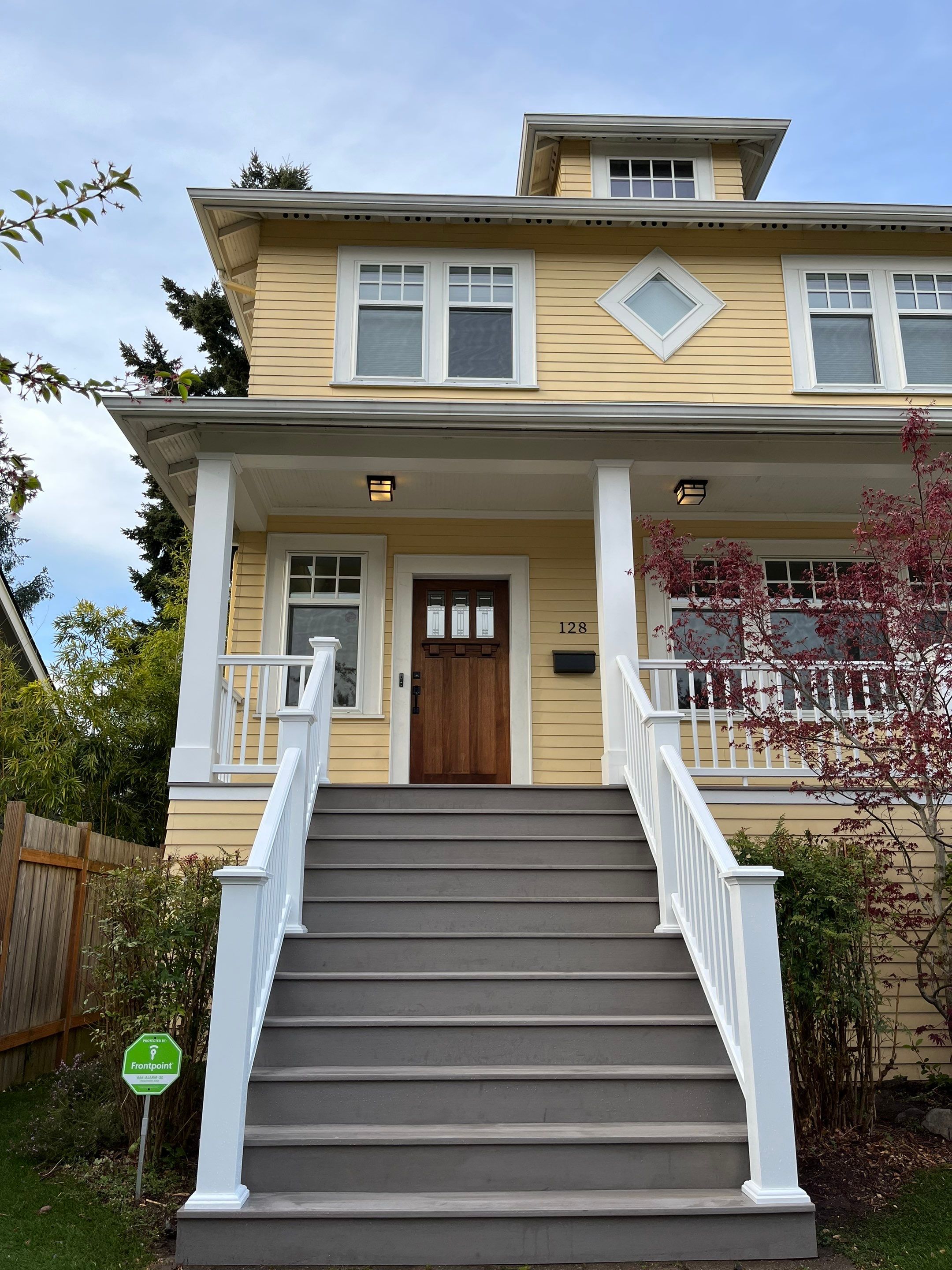 Greenlake Front Porch by Alki deck builders 