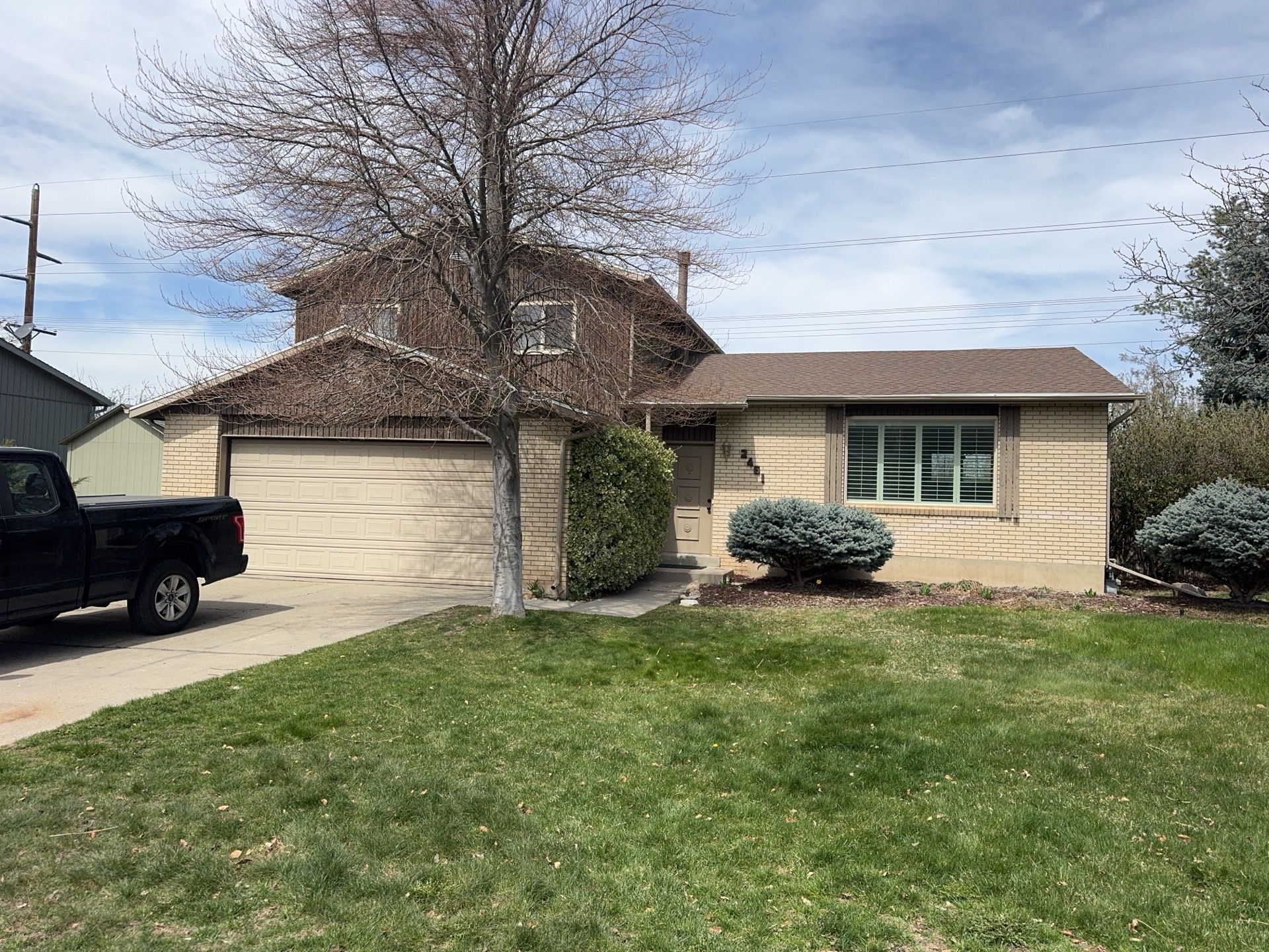 Sandy | Monochromatic Hardie Board & Batten | Iron Gray by Ideal Siding Utah