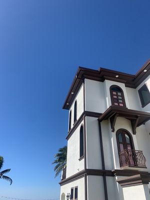 Brown Seamless Gutters using Royal Brown in Fort Myers FL