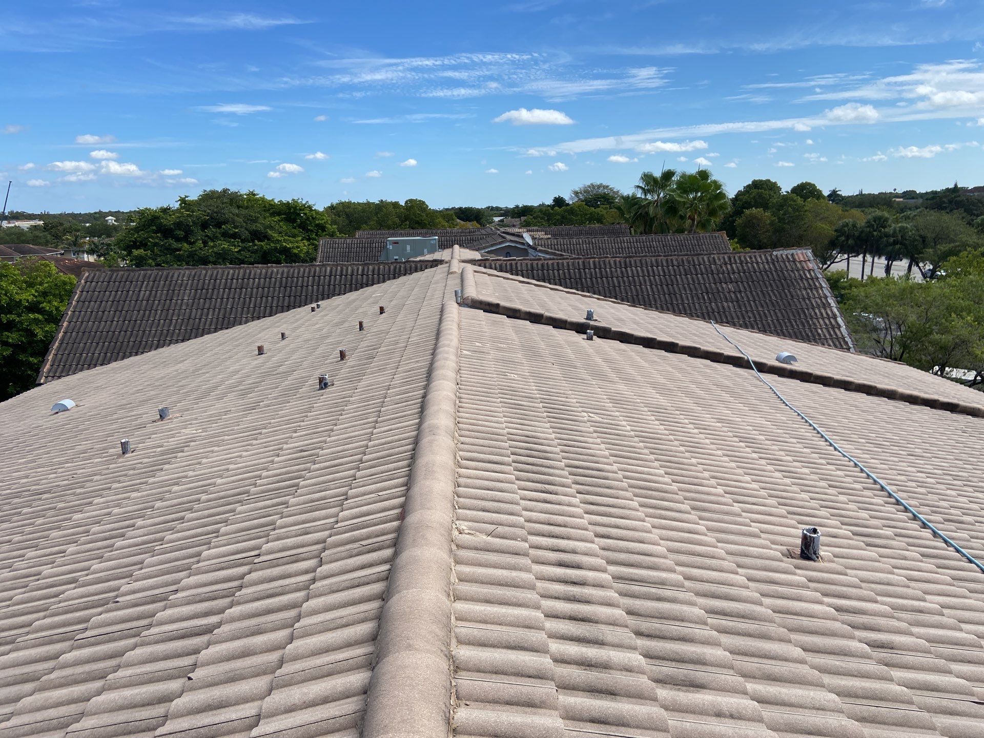 Commercial Roof Cleaning Coral Springs by BKB Pressure Cleaning LLC