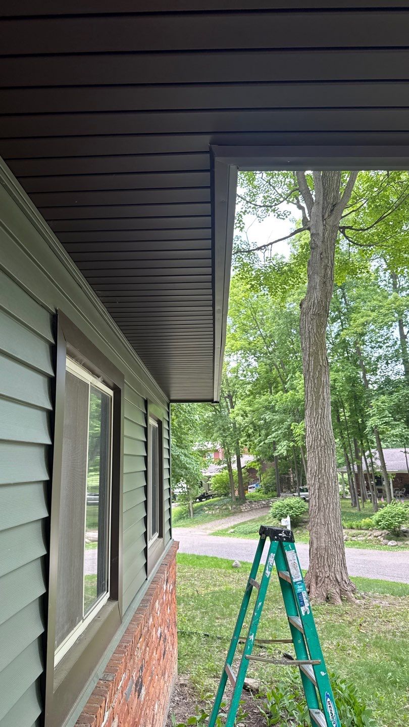 Siding Replacement using Alside Charter Oak D4.5" Deep Moss by 180 Contractors