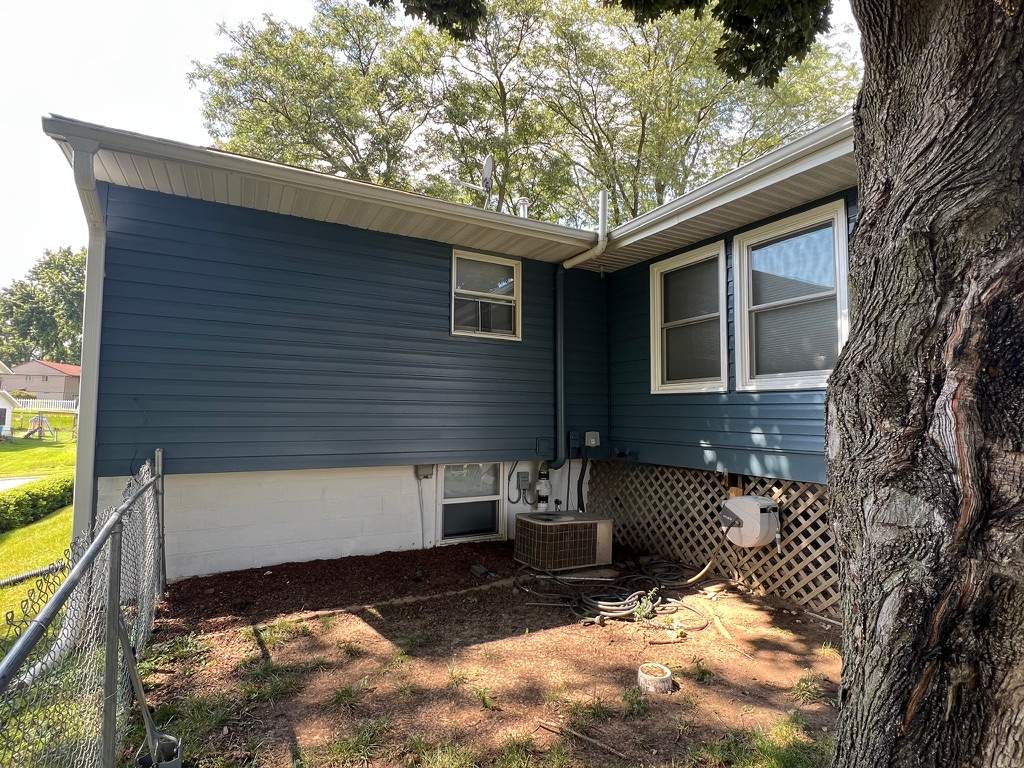 Fading & Oxidized siding turned new again! by Grandview Painting