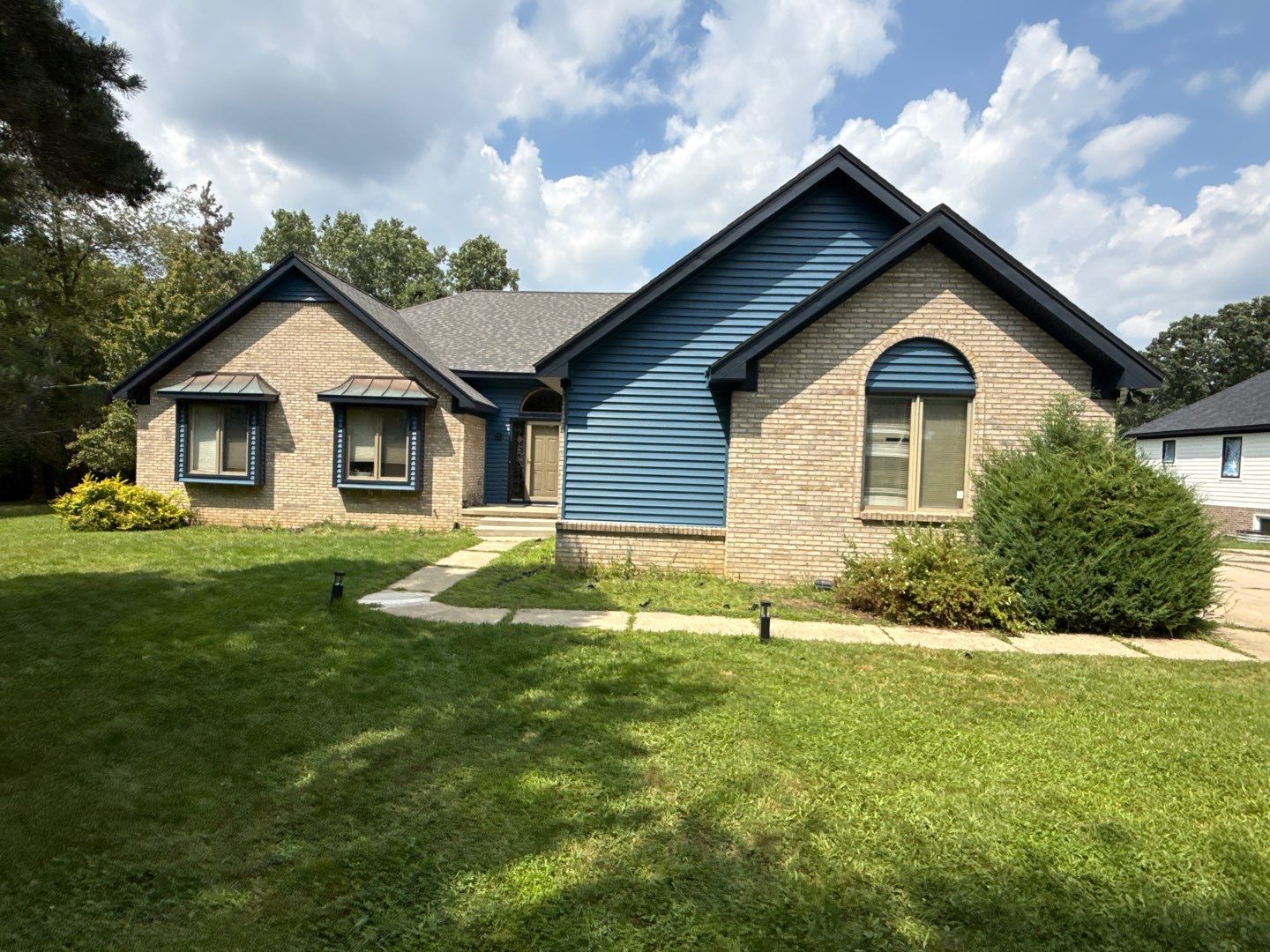 Siding Replacement using Alside Charter Oak D4.5" Laguna Blue by 180 Contractors