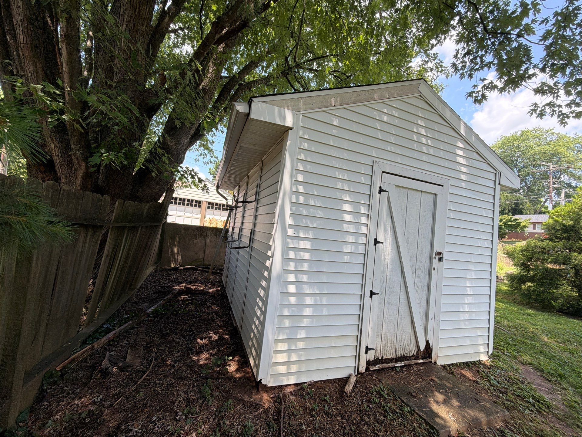 Whole-Property House Washing for Vinyl Siding and Stone Accents in Sykesville by Baltimore Pressure Washers Inc.