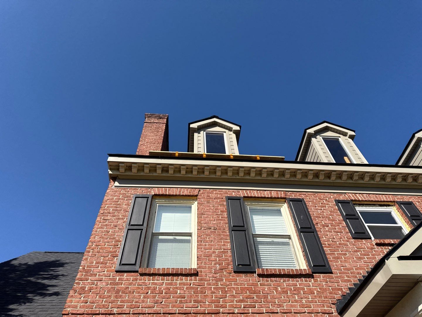 Siding Replacement using Alside S7 Cedar Mill Grain Pebble by 180 Contractors