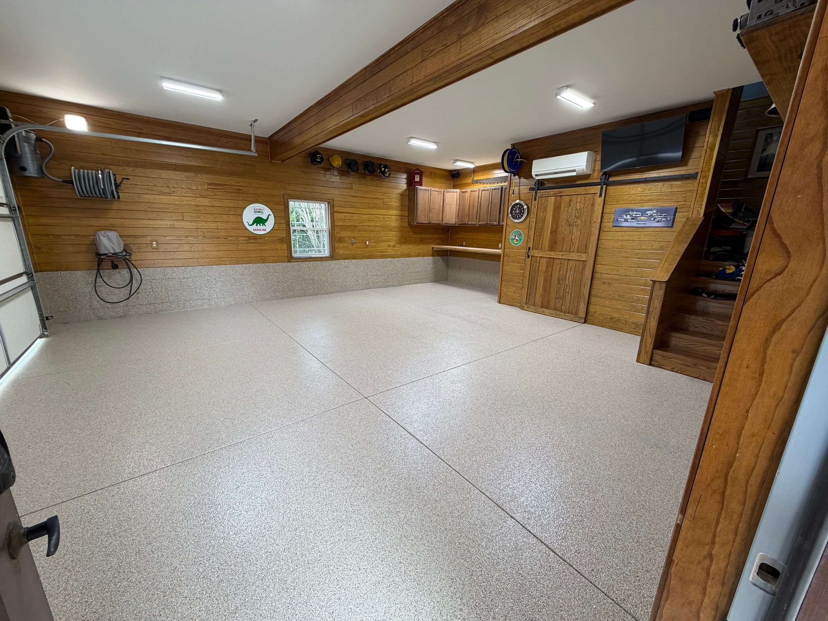 Flake Garage Floor for the Walkers