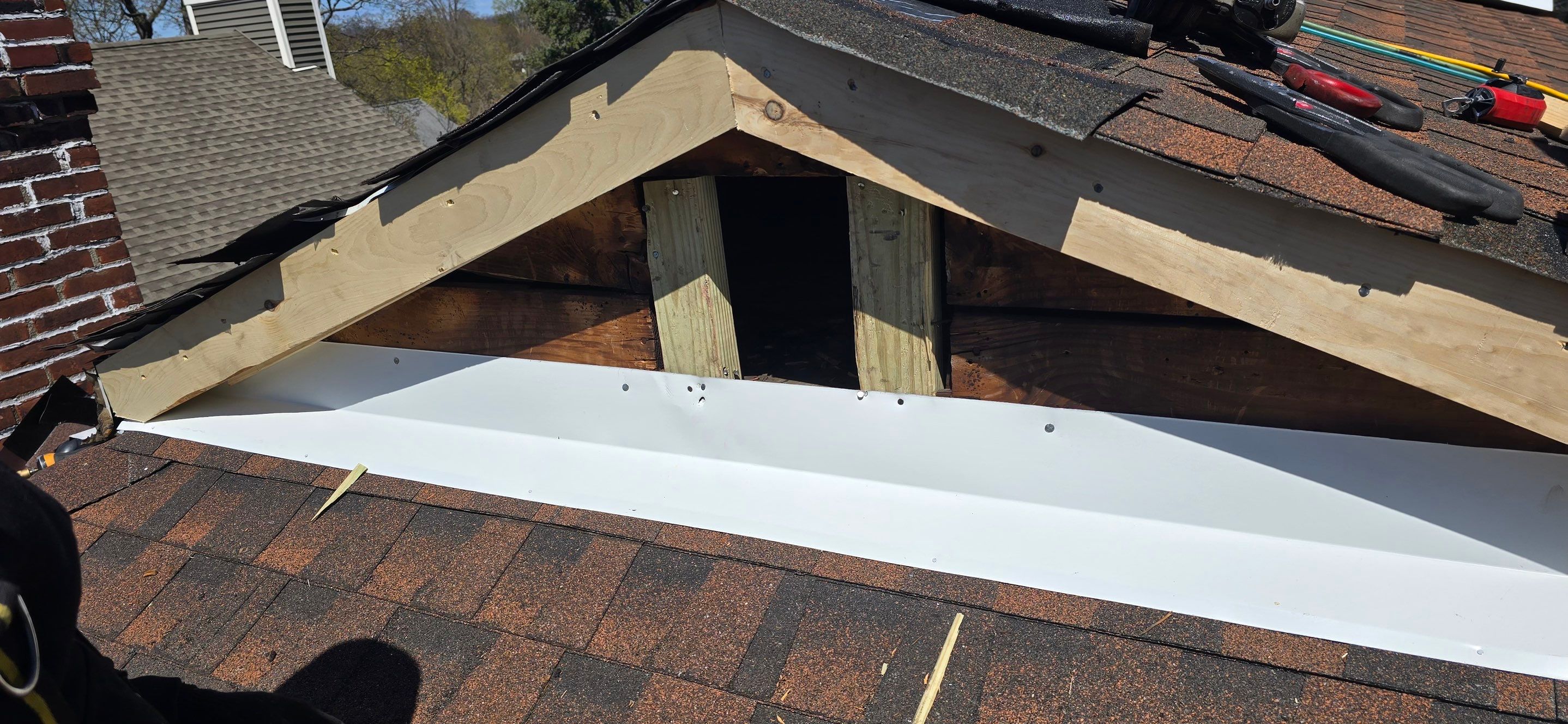 owens corning roof in stall in Beacon NY by roberts roofing