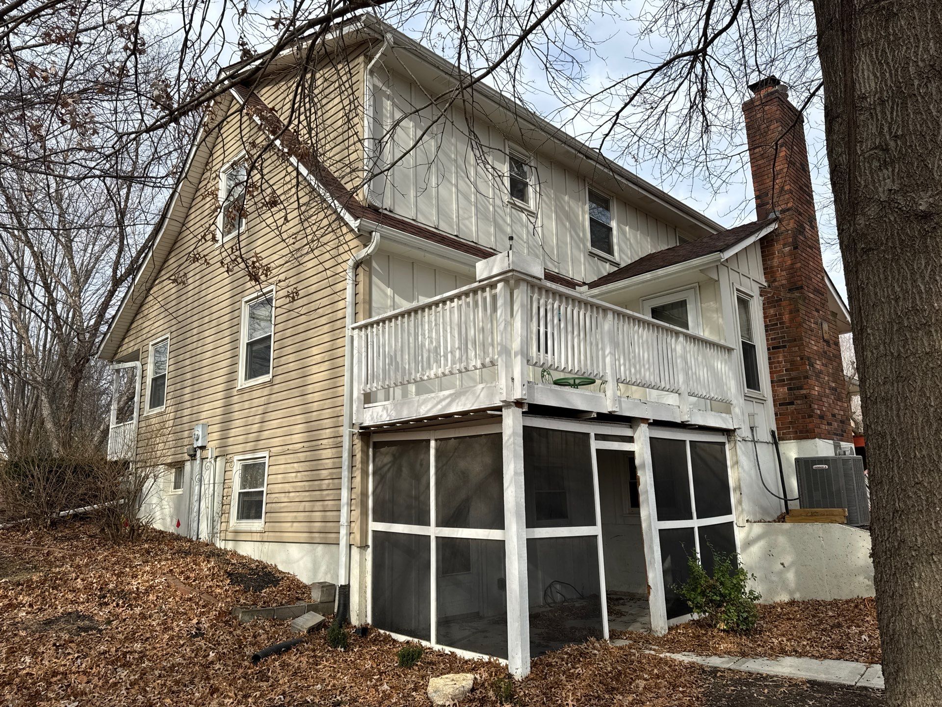 Siding Installation using Exterior Portfolio Vinyl Siding in Raymore Mo  by EEC  Windows, Siding & Roofing 