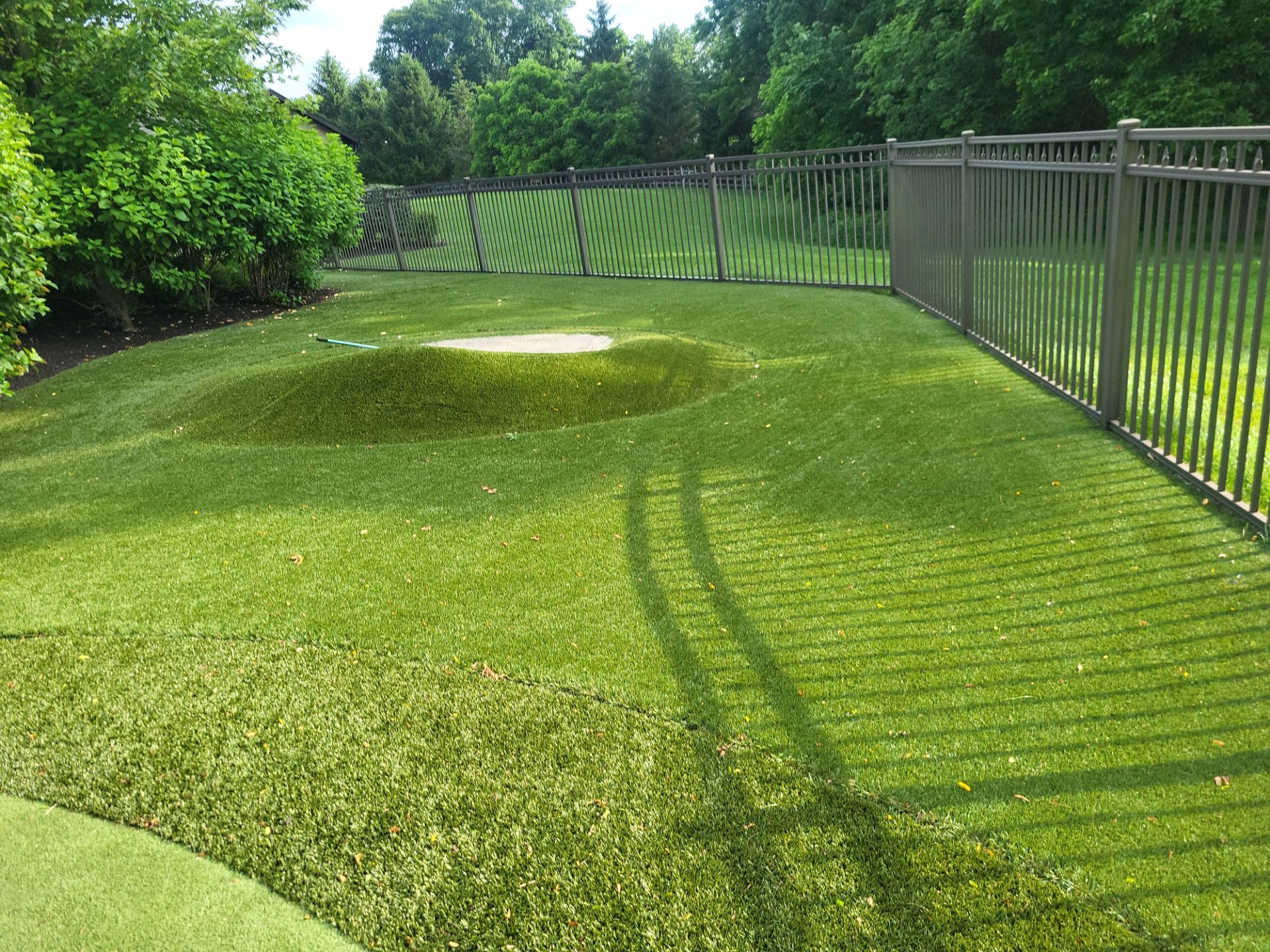 Custom Backyard Putting Green and Synthetic Turf Lawn in Delaware by Southwest Greens Midwest