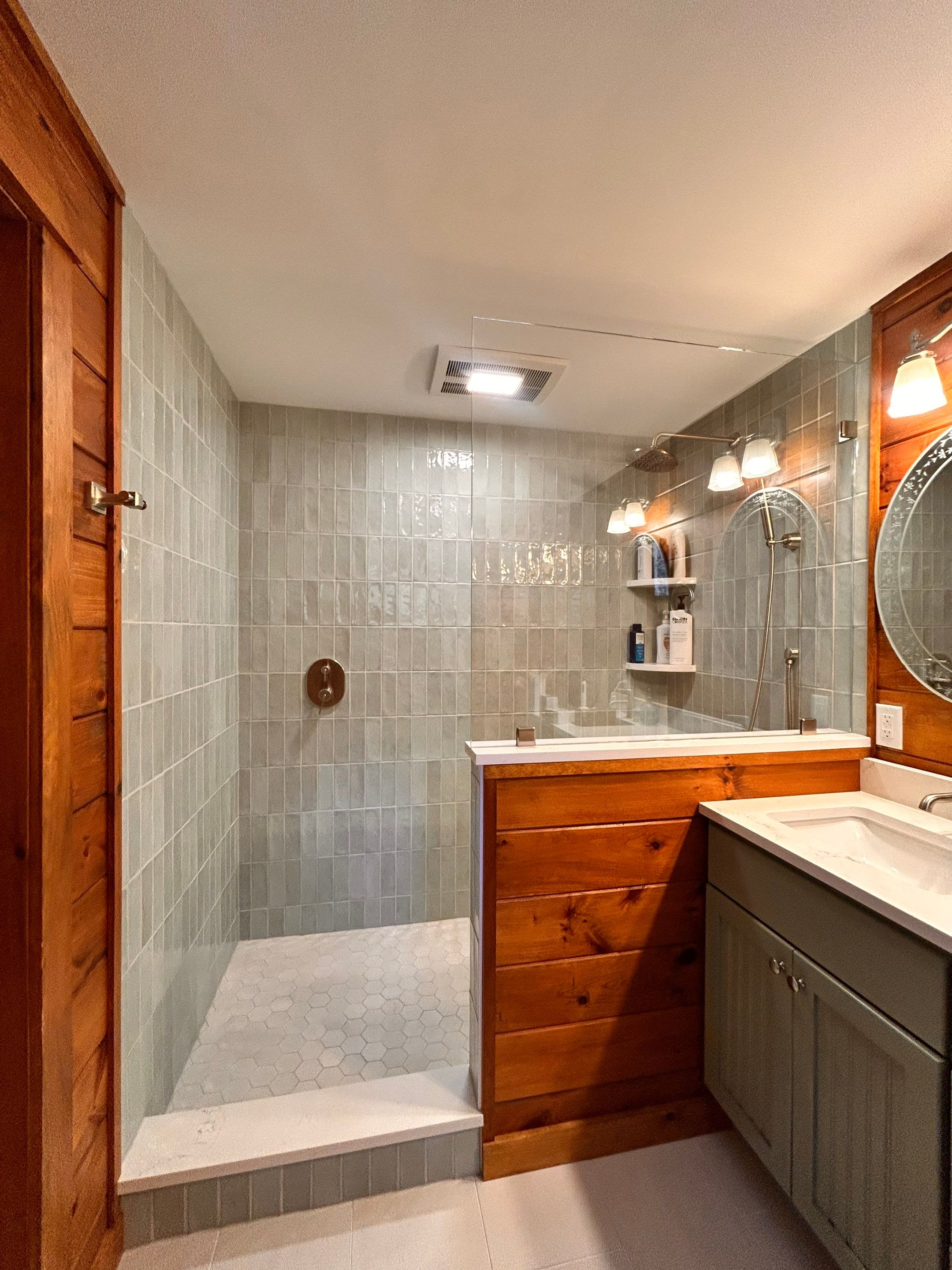 Spray Panel using Tempered Low Iron Shower Glass by Cheshire Glass Company