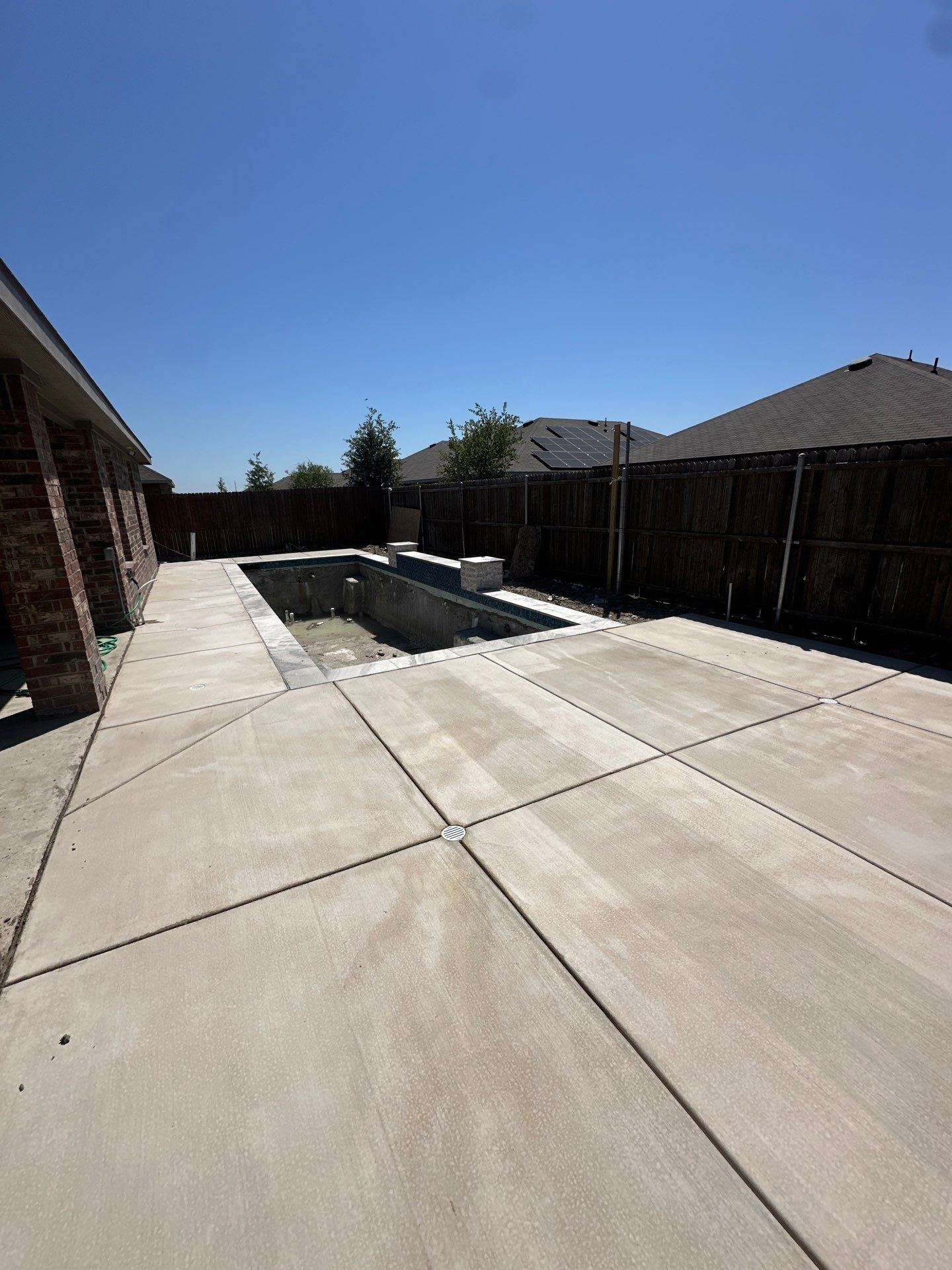 Geometric Pool with Raised Fountain Wall by Pinnacle Pools and Spas - DFW
