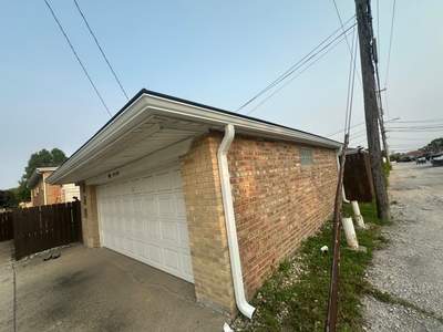 Turtle Shell gutter protection installation in Stickney, IL 60402, photograph 31
