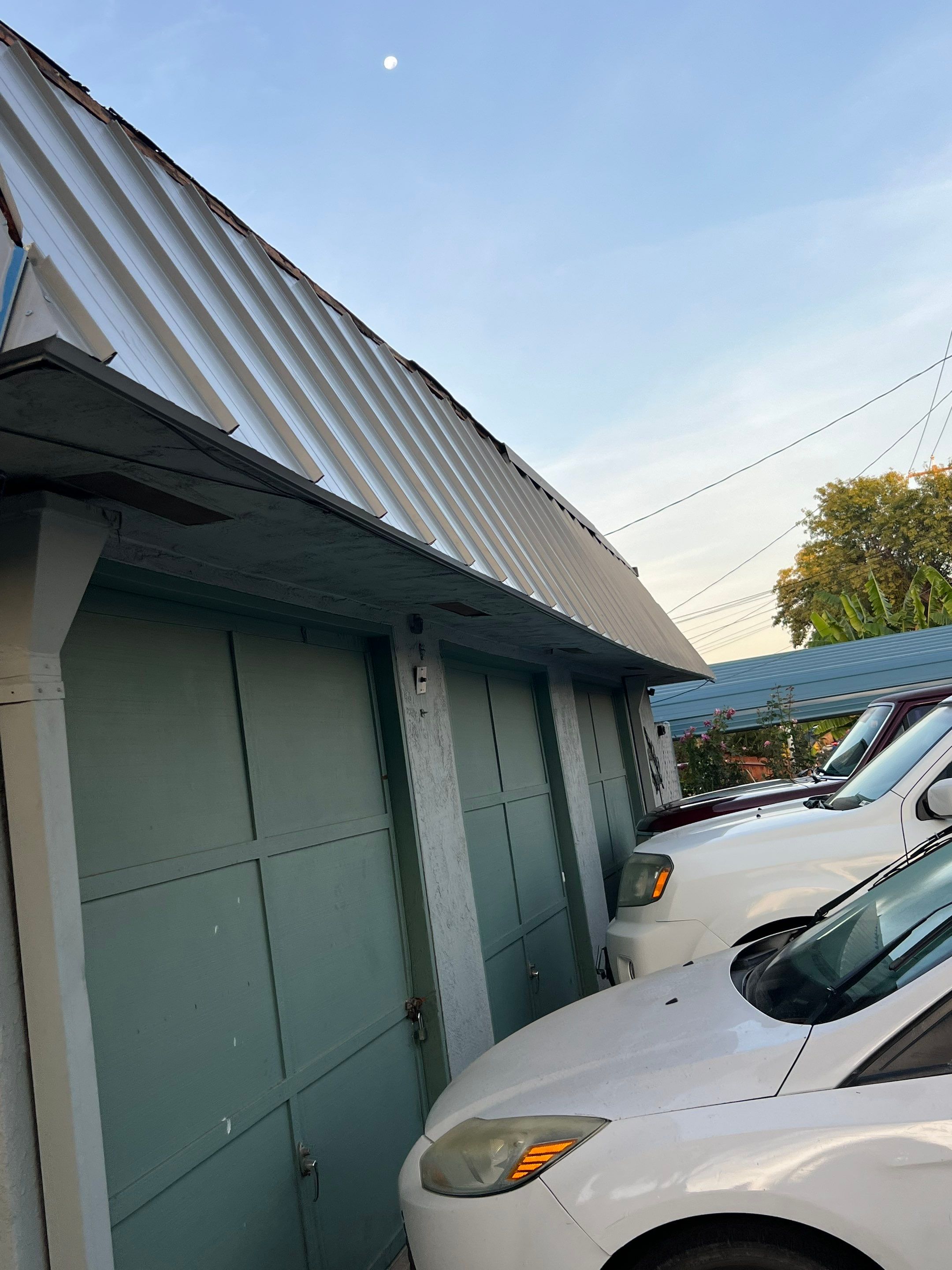 Foam Refurbish using Conklin Benchmark/PUMA XL coatings and spray foam; Also metal roofing around parapet wall by Straight Edge Roofing Inc