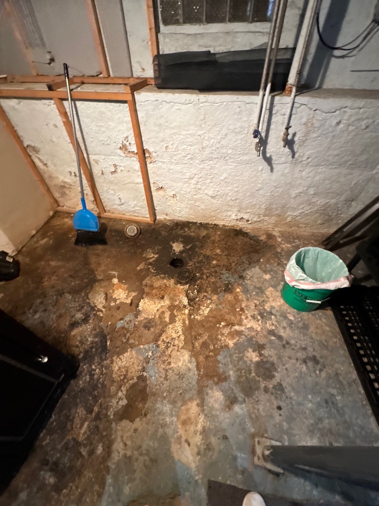 Category 3 Sewage Cleanup in Johnson Creek by Dry Source Property Restoration 