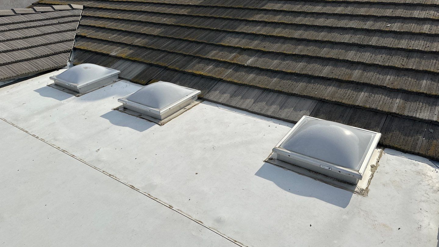 Single-ply roofing system on porch using TPO 60 mil by Straight Edge Roofing Inc