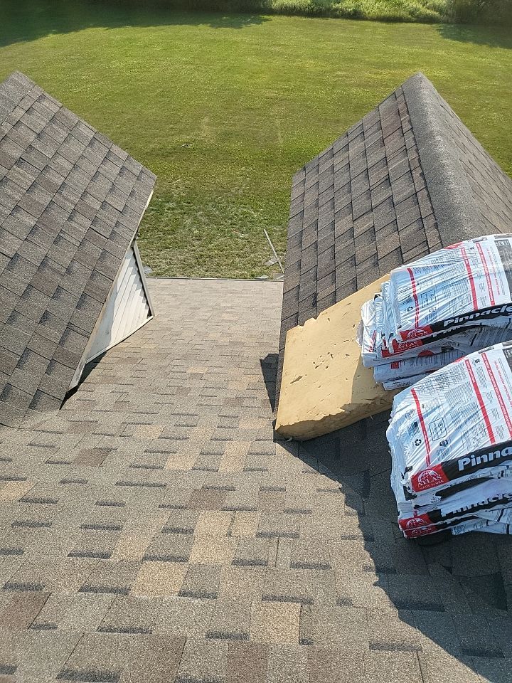 ATLAS PINNACLE COLOR: WEATHERED SHADOW by Eagle Eye Roofing