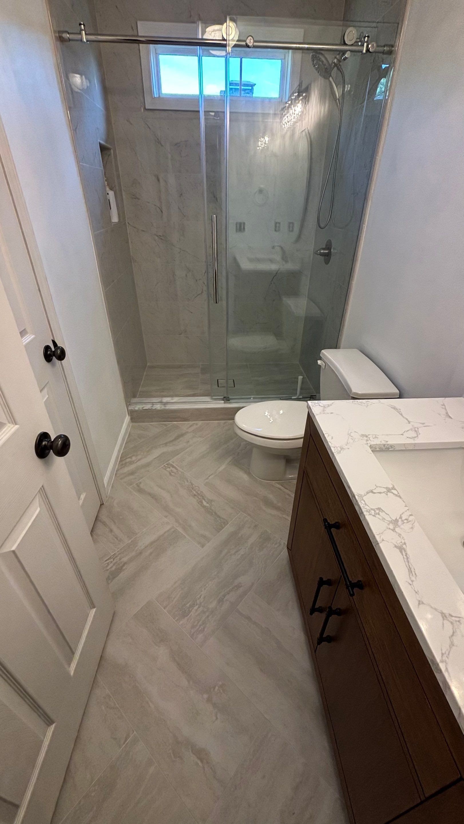 Two bathrooms renovation (hallway and master bathroom) by Prudencio