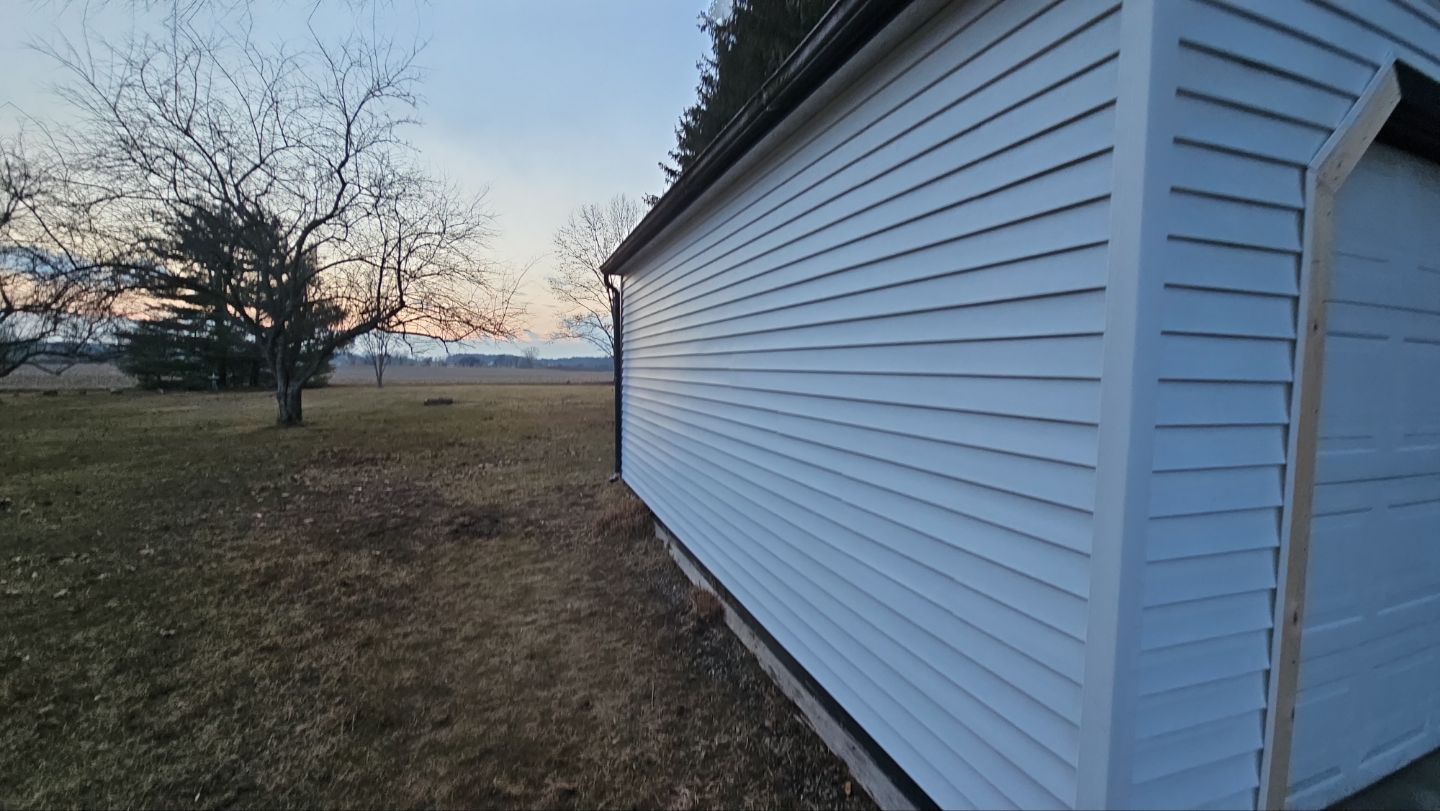Polaris HomeView Vinyl Siding, Color, White Birch by Eagle Eye Roofing