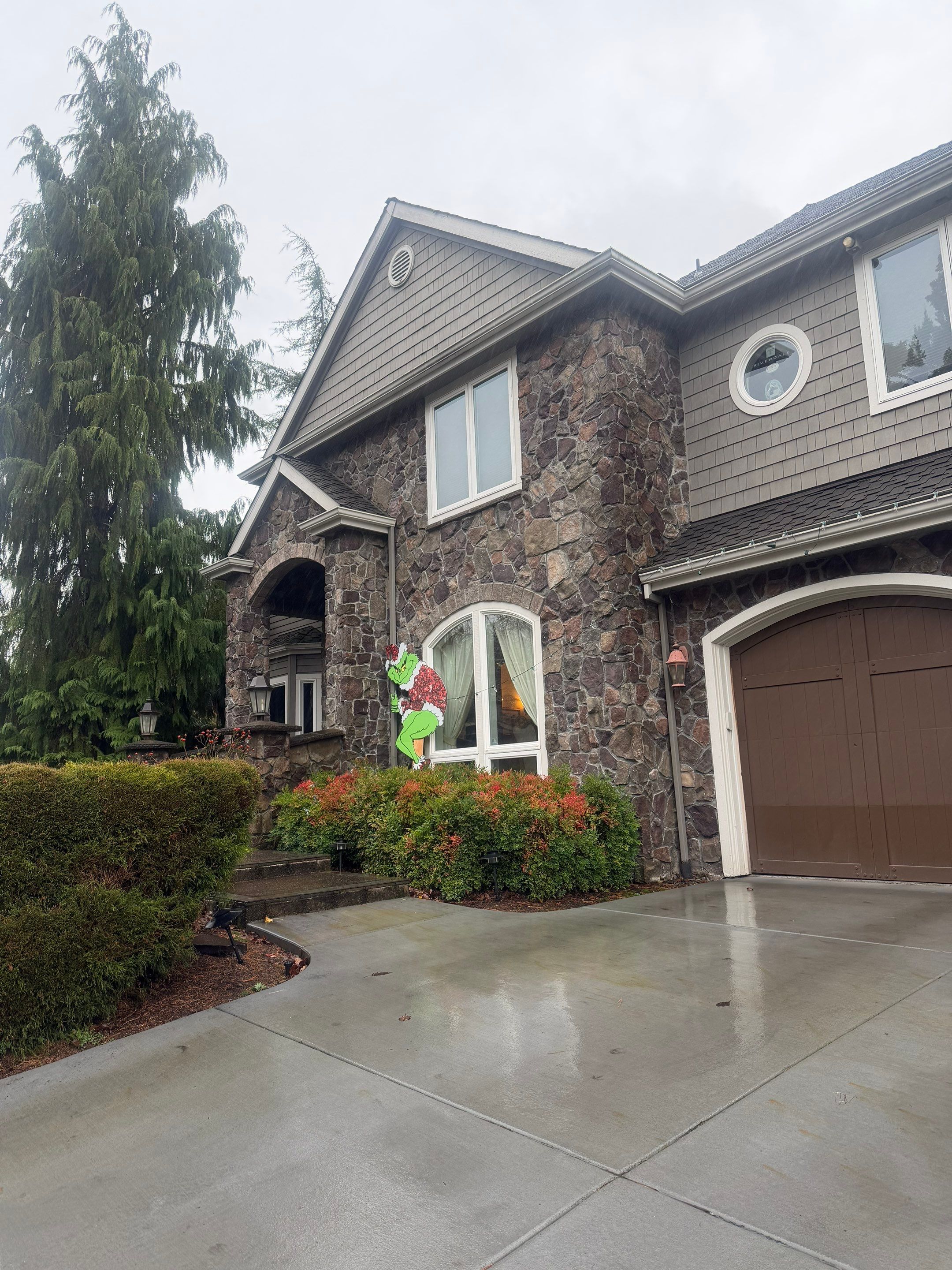 House cleaning routine maid service Project in Lake Oswego by Cloud 9 Professional Cleaning Services