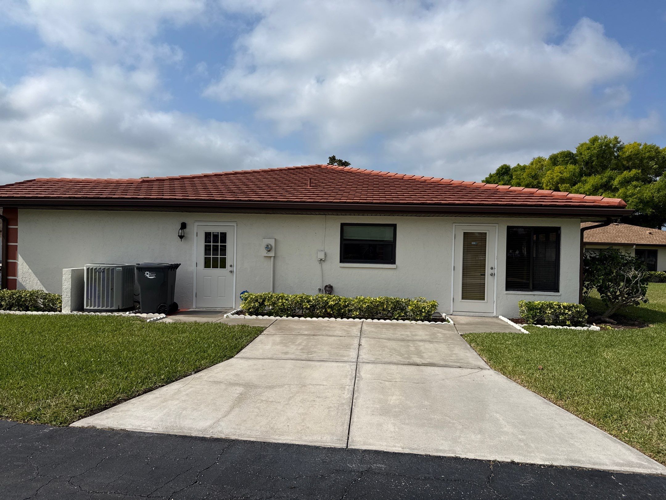 Tile Roof Cleaning – Vivenda at Bradenton I (5-Star Review & Neighbor Referrals) by Sunshine AquaWash