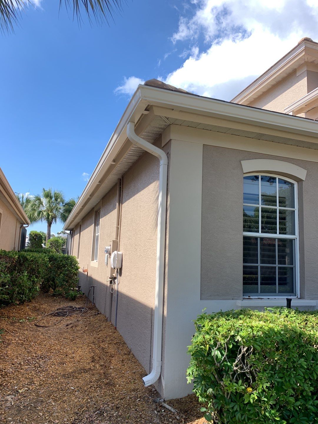 6-Inch Seamless Gutters in Fort Myers FL by Gutter Professor by Gutter Professors
