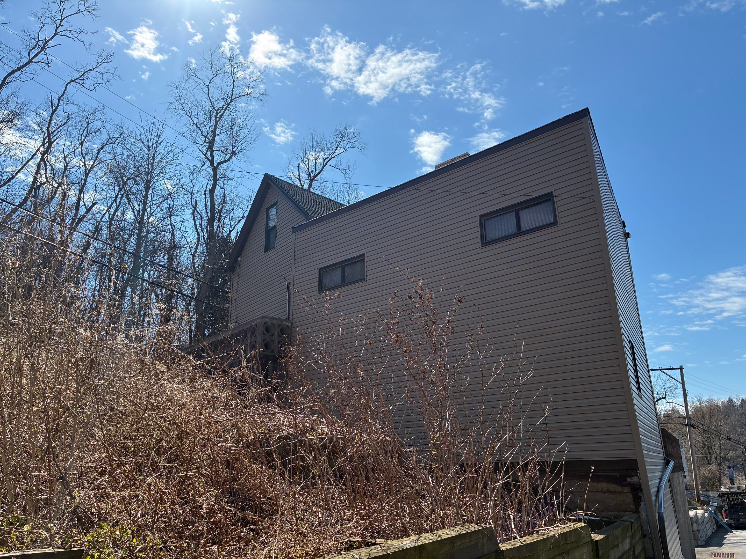 Beautiful Ovation by Mastic Vinyl Siding on the Northside by Ideal Siding Pittsburgh