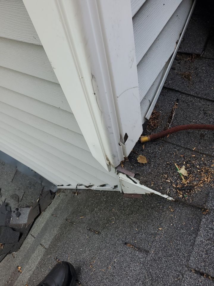 Brand: Atlas Pinnacle Color: Pristine Socthgard Pewter Drip: Black by Eagle Eye Roofing