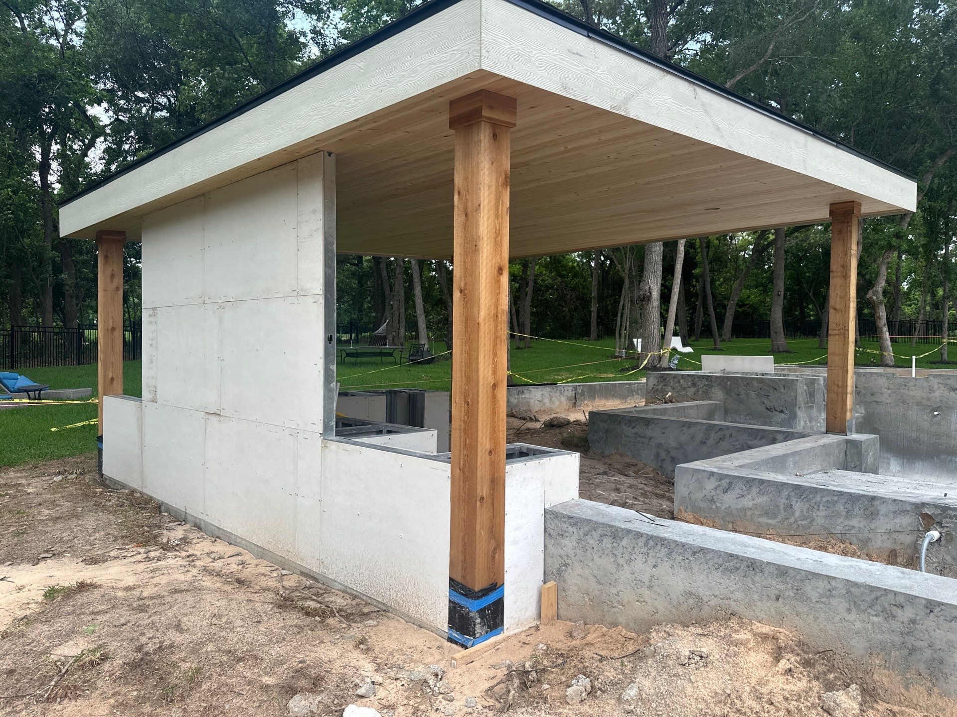 Modern Patio Cover and Kitchen in Montgomery by SophAlx LLC