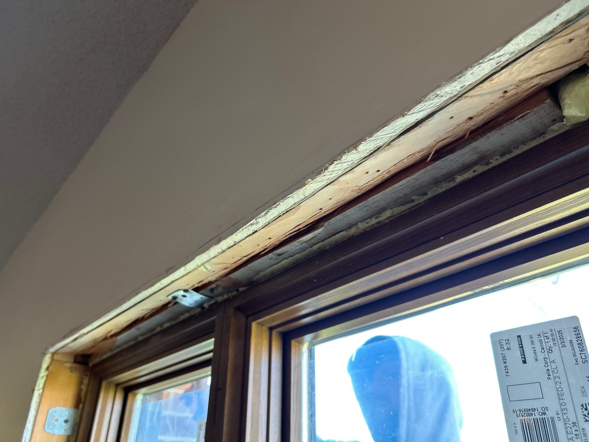 Window replacement using Pella Lifestyle wood/Aluminum window by United Windows and Siding LLC
