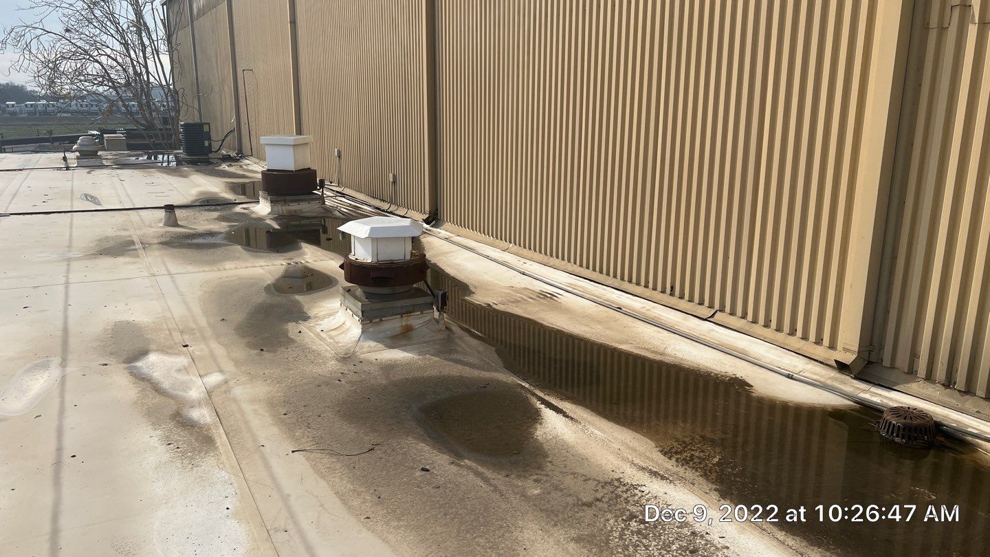 TPO single-ply roofing system using GAF by Straight Edge Roofing Inc