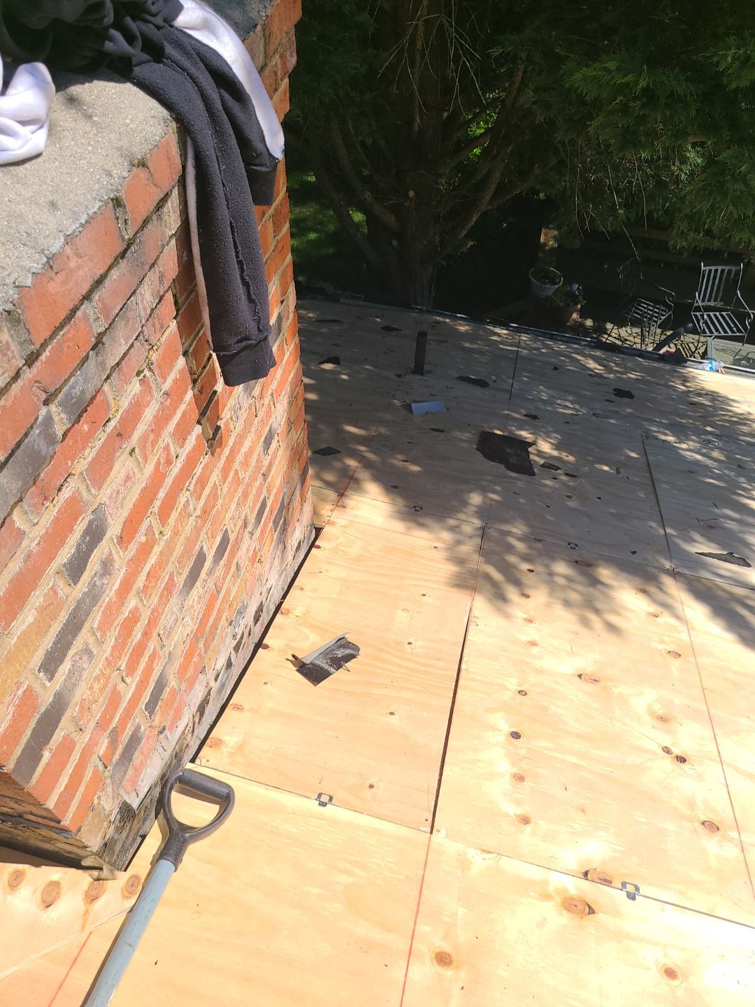 Burke: CertainTeed Landmark Designer Shingles in Moire Black by RM Banning, Inc.