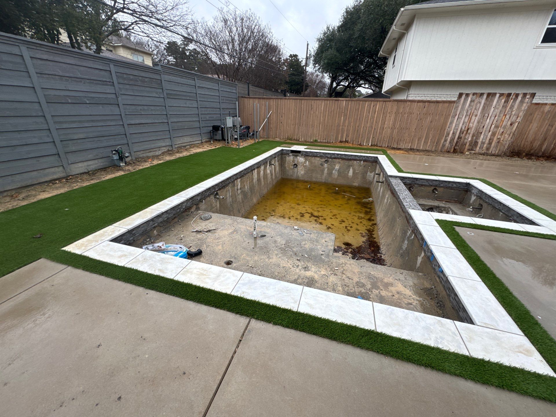 Geometric Pool with Level Spa by Pinnacle Pools and Spas - DFW