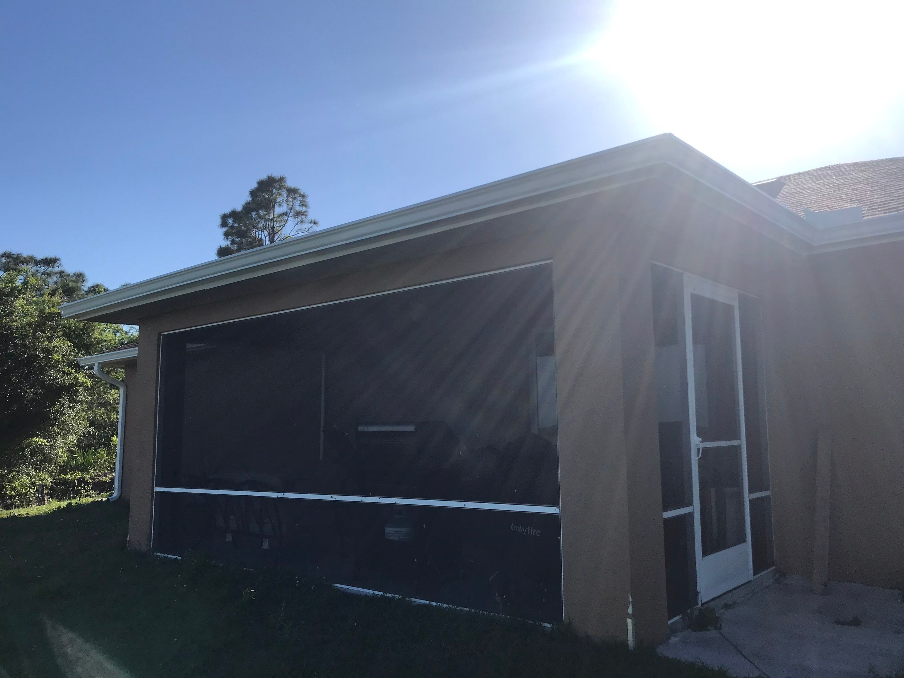 6 Inch Seamless Gutters using White Seamless Gutters in Cape Coral FL by Gutter Professors