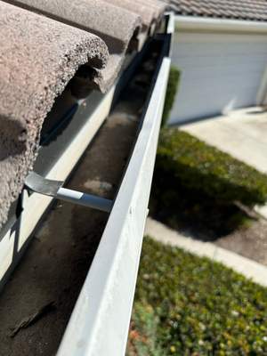 Lake Forest HOA Gutter Cleaning