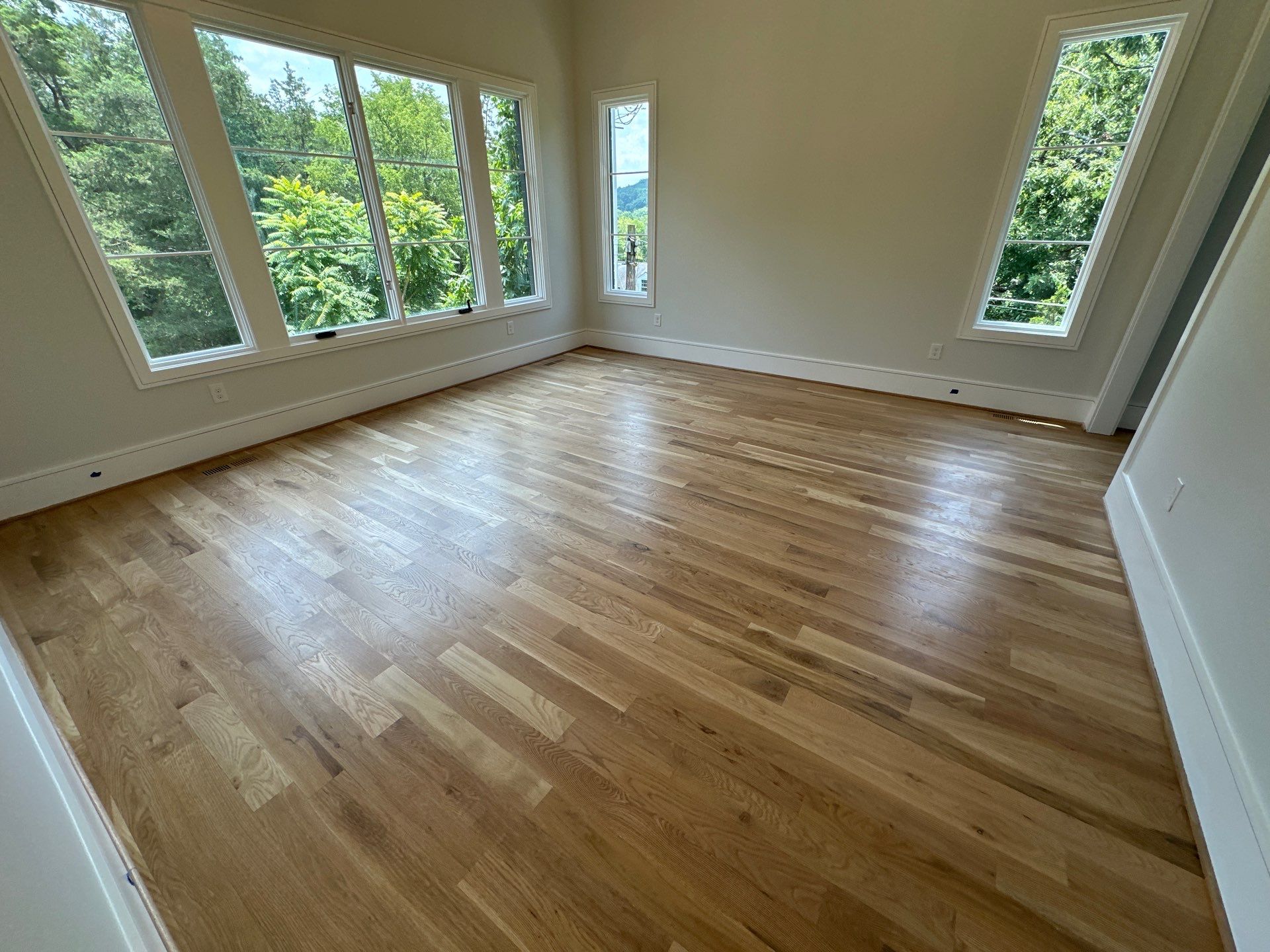 Interior Paint and Flooring in Nashville by Music City Improvements