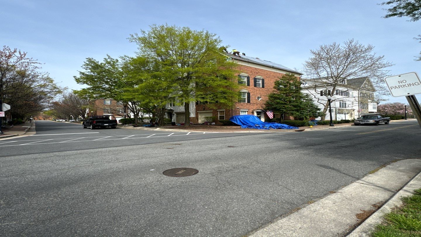 Alexandria: CertainTeed Landmark Pro Designer Shingles in Max Def Georgetown Gray by RM Banning, Inc.