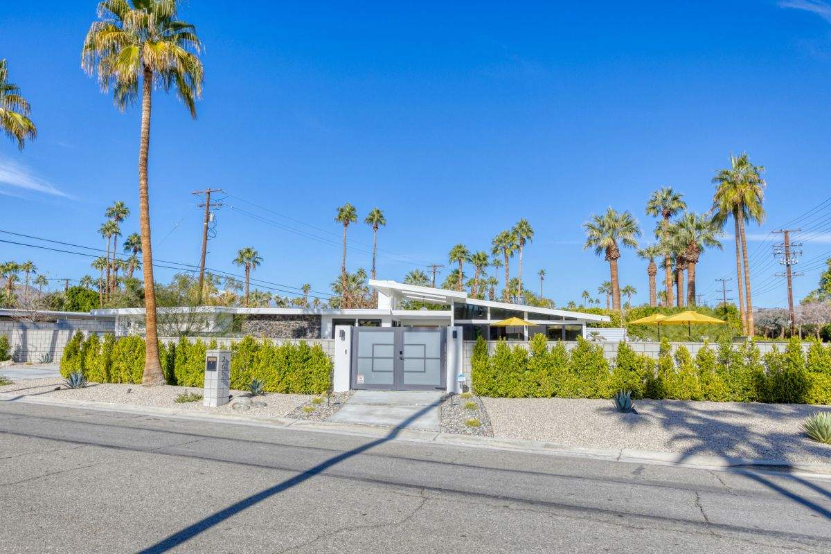 Palm Springs Midcentury Modern Home by One Stop Source