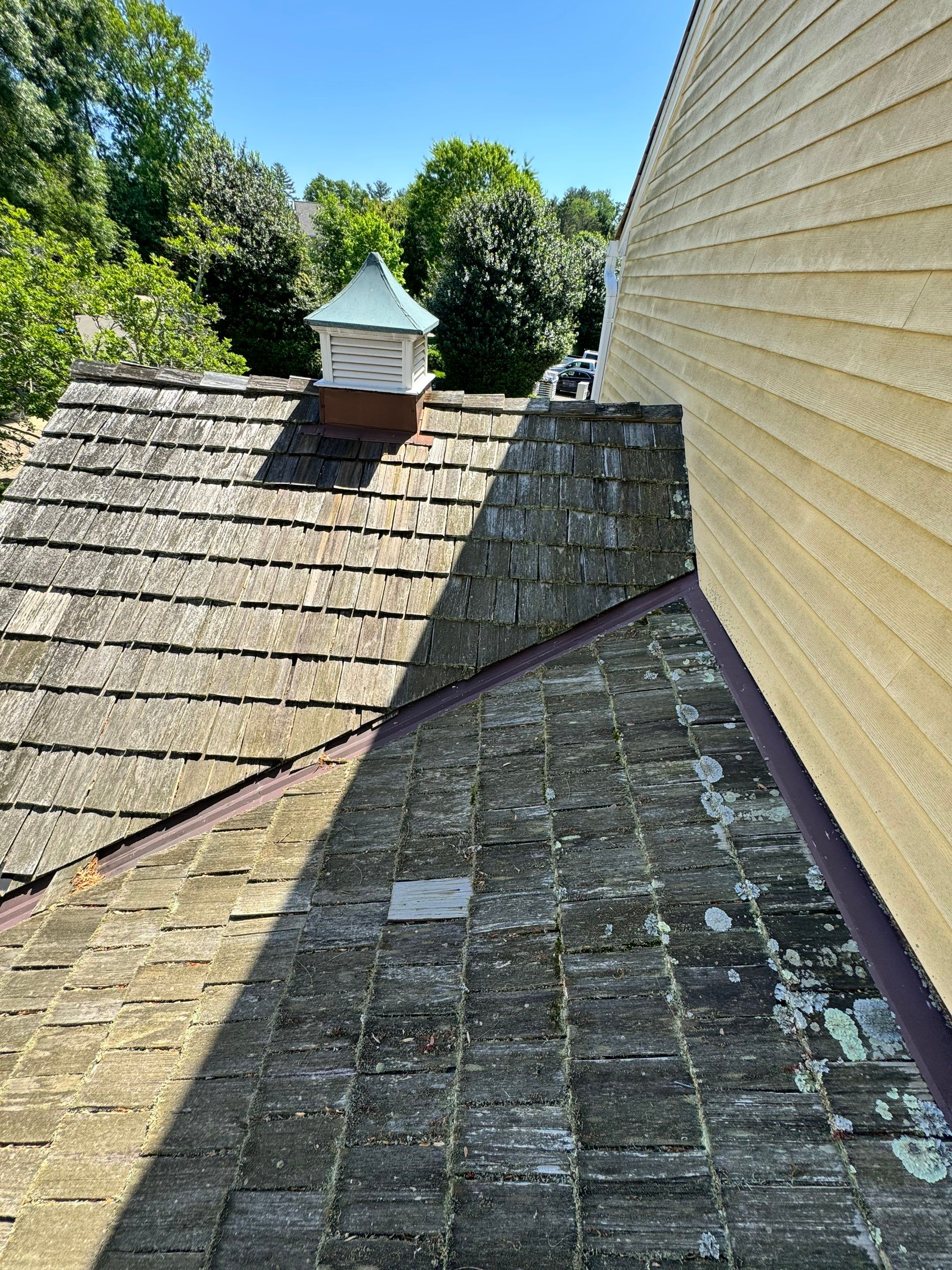 Arlington: CertainTeed Grand Manor Designer Shingles in Weathered Wood by RM Banning, Inc.