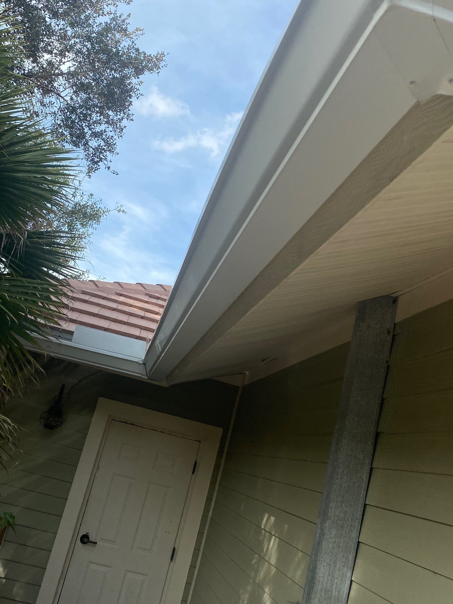 7-Inch Smooth Box Seamless Gutters using smooth box gutters in Fort Myers FL by Gutter Professors