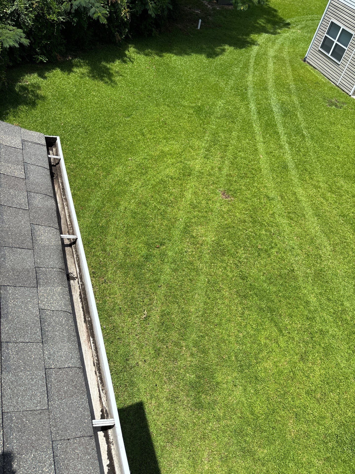 HOA gutter cleaning after photo.