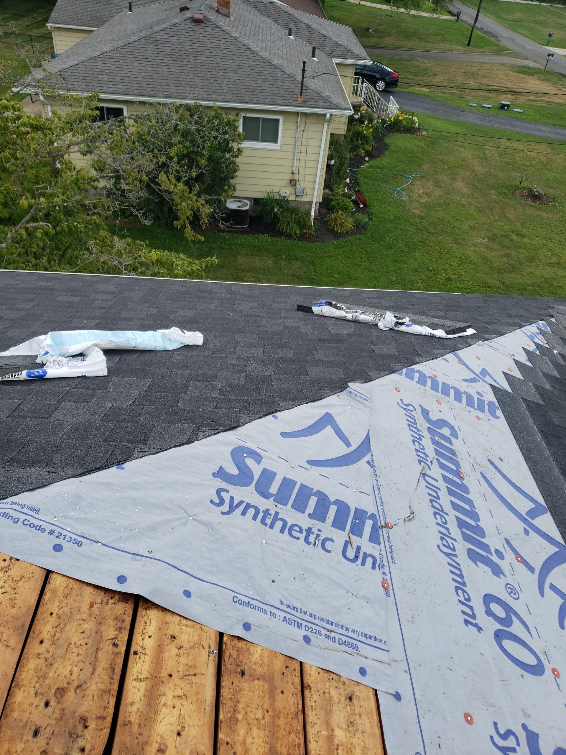 ATLAS PINNACLE COLOR: PRISTINE SCOTCHGARD BLACK DRIP EDGE: WHITE by Eagle Eye Roofing