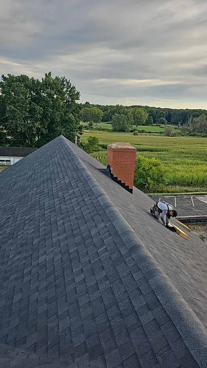 ATLAS PINNACLE COLOR: BLACK PRISTINE by Eagle Eye Roofing