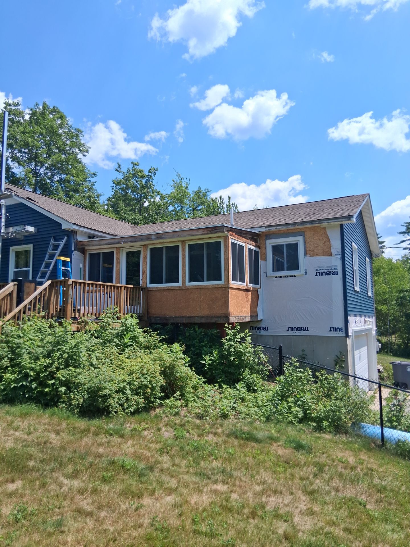 Barnstead, NH – Premium Vinyl Siding Transformation by Tall pine roofing