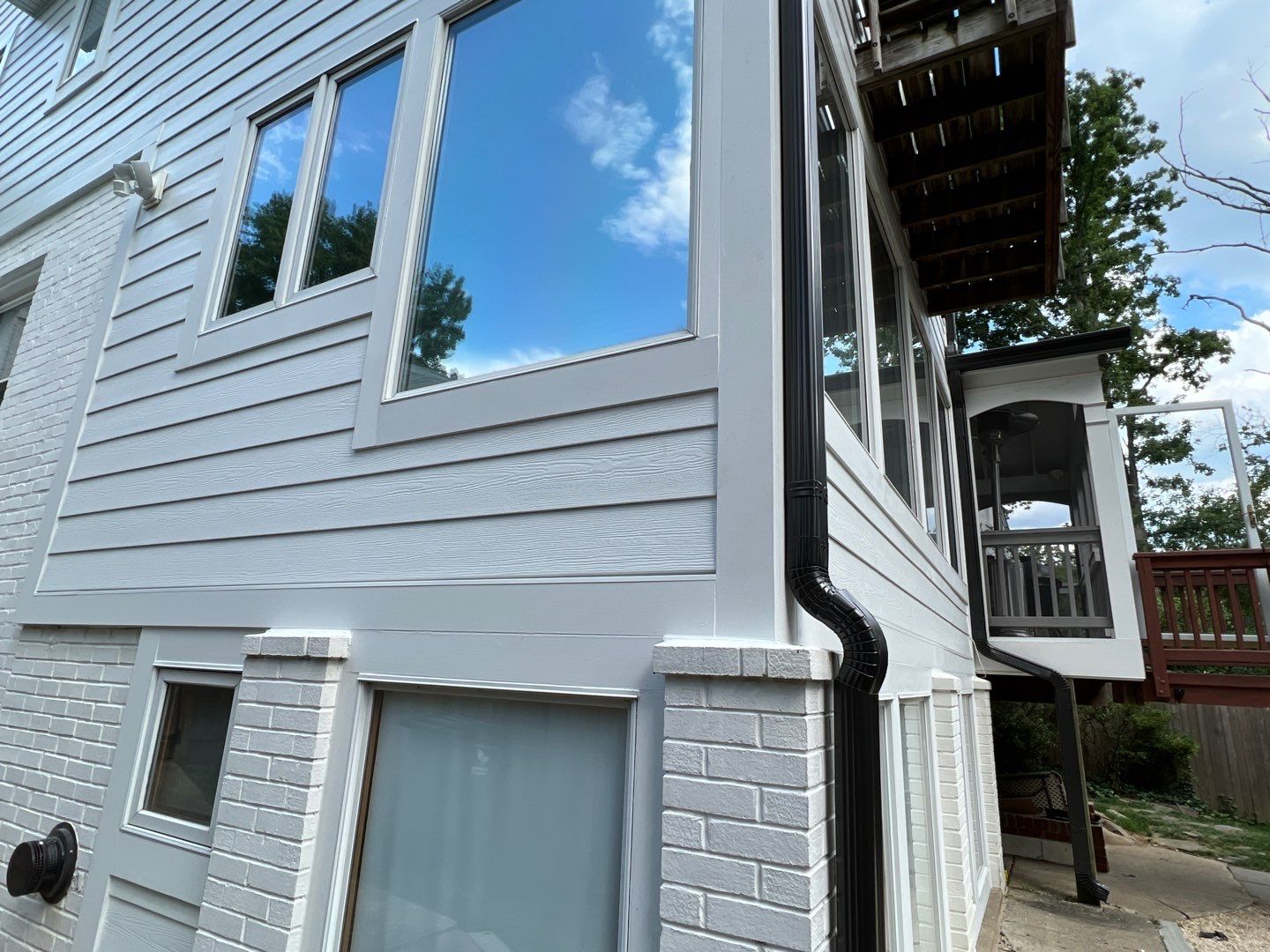 Arlington Hardie Installation - Arctic White by RM Banning, Inc.